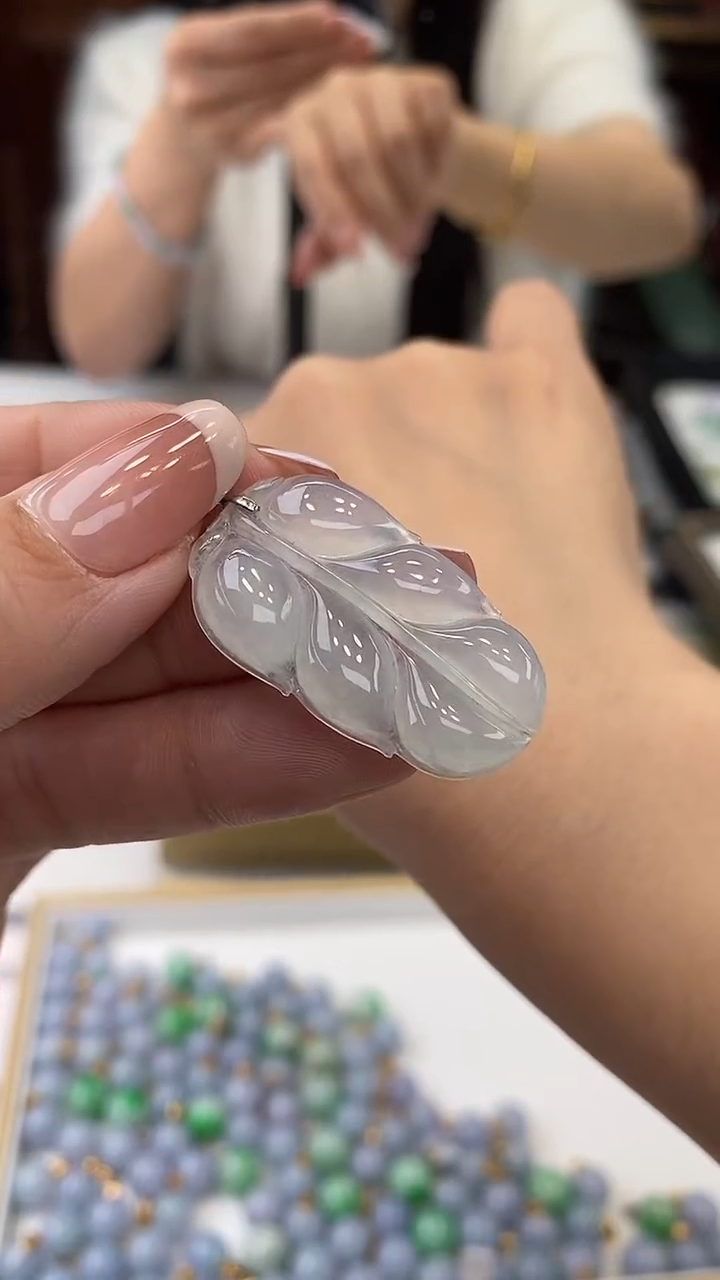 【闪购商品】翡翠颈饰18K金镶嵌叶子