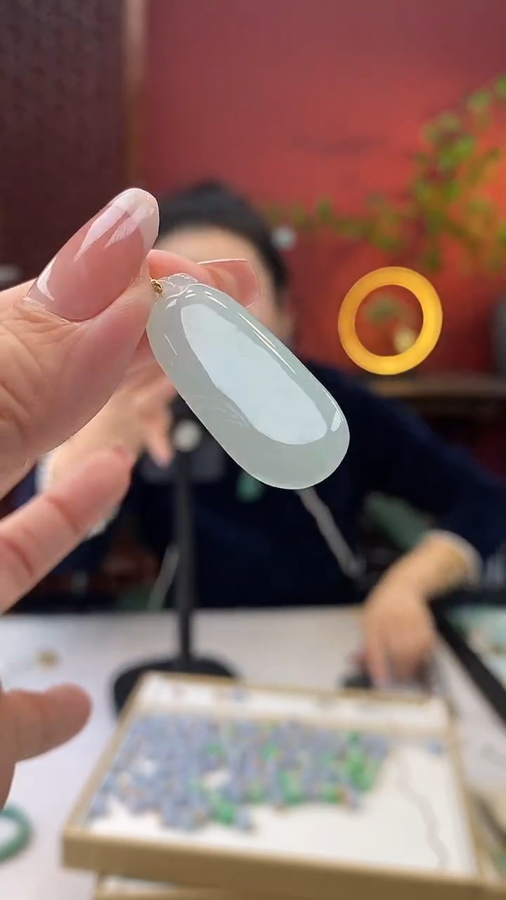 【闪购商品】翡翠颈饰18K金镶嵌福瓜