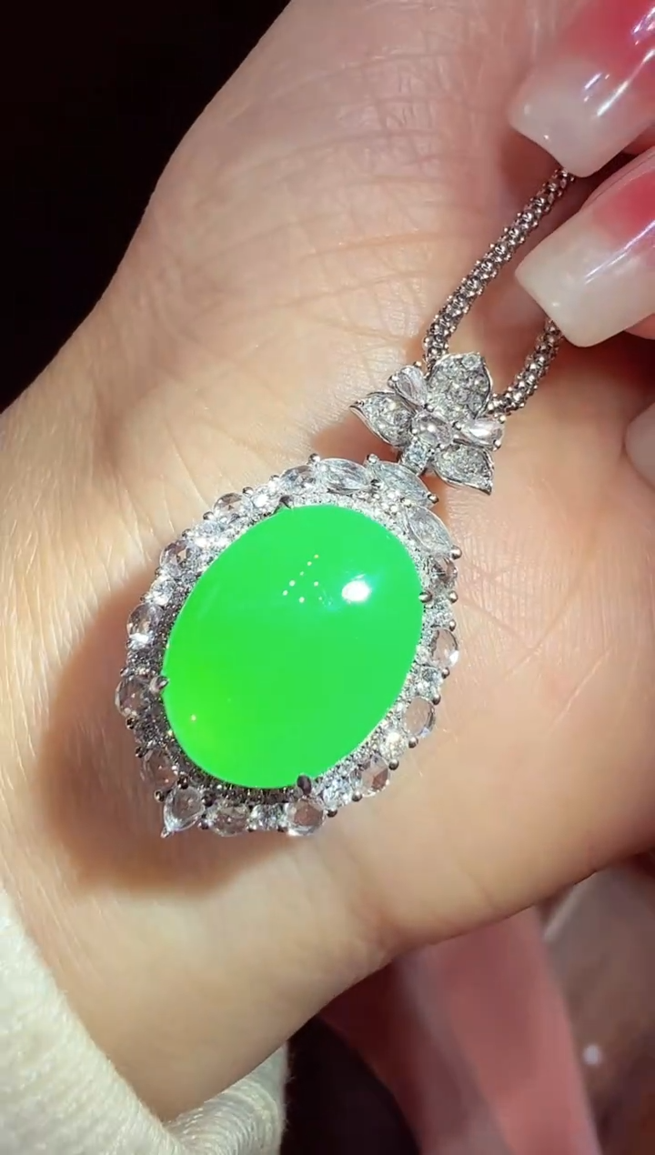 【闪购商品】翡翠吊坠(不含链)18K金镶嵌蛋面