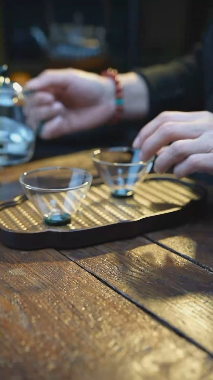 【闪购商品】玻璃绿底斗笠杯两只