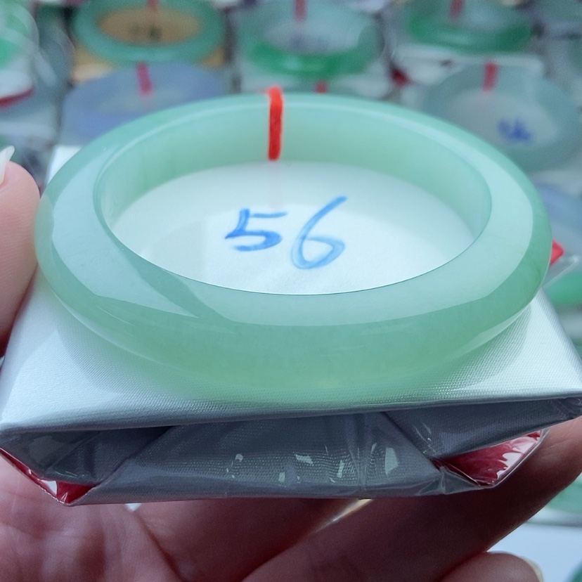 【闪购商品】翡翠手镯未镶嵌甜绿果绿冰润细腻起胶