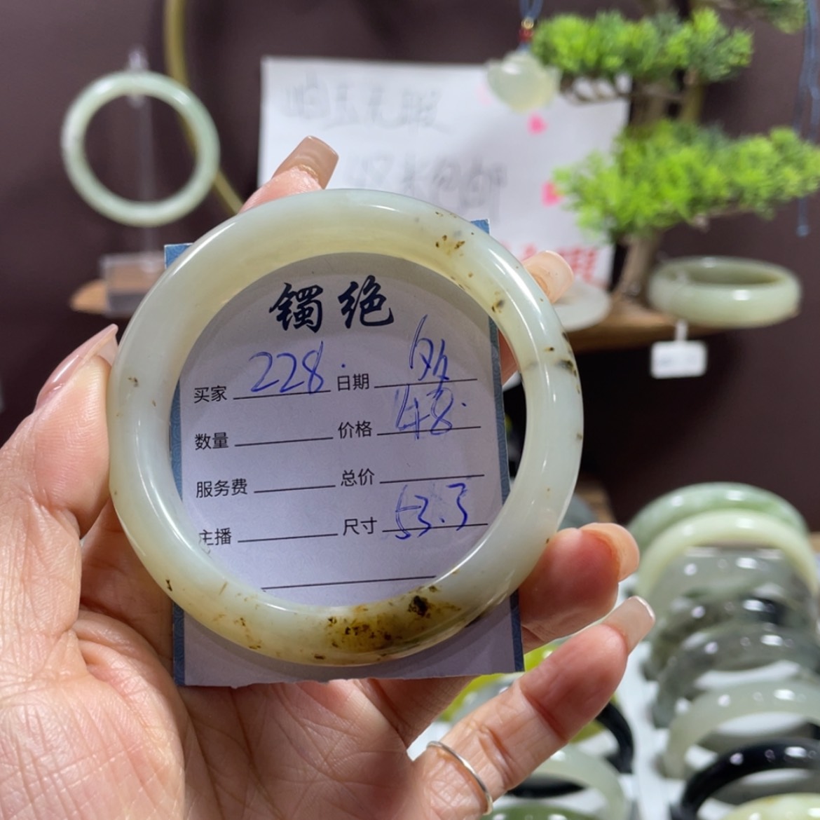 【闪购商品】蛇纹石玉手镯未镶嵌多***?