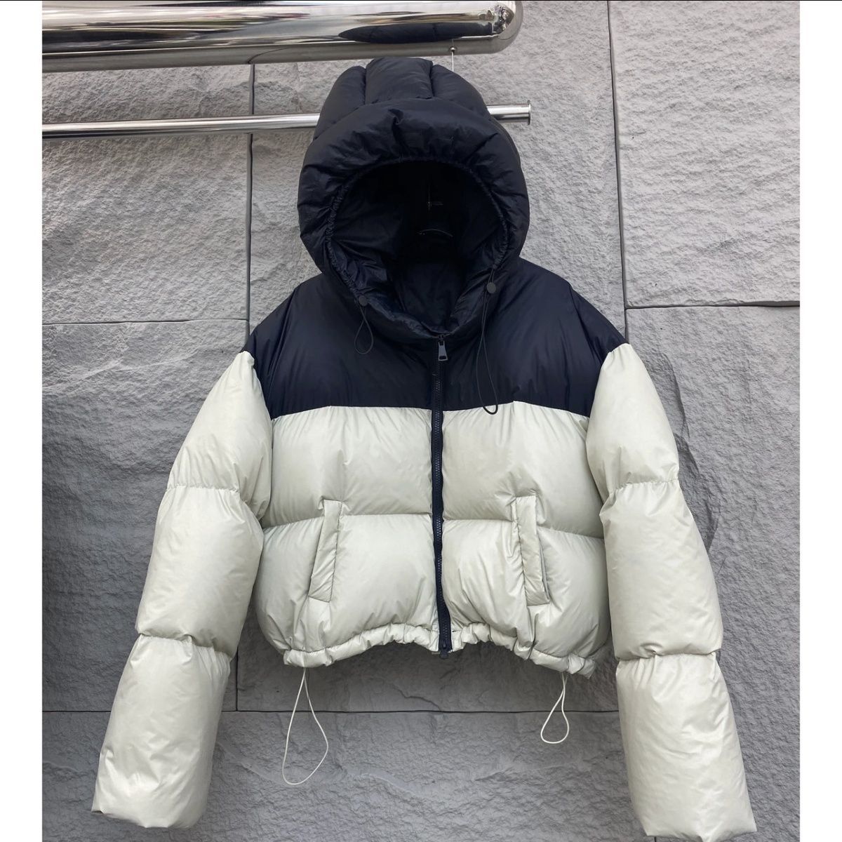 2023新款羽绒服肯豆风爆款黑白拼色连帽羽绒服女短款新款欧美时尚