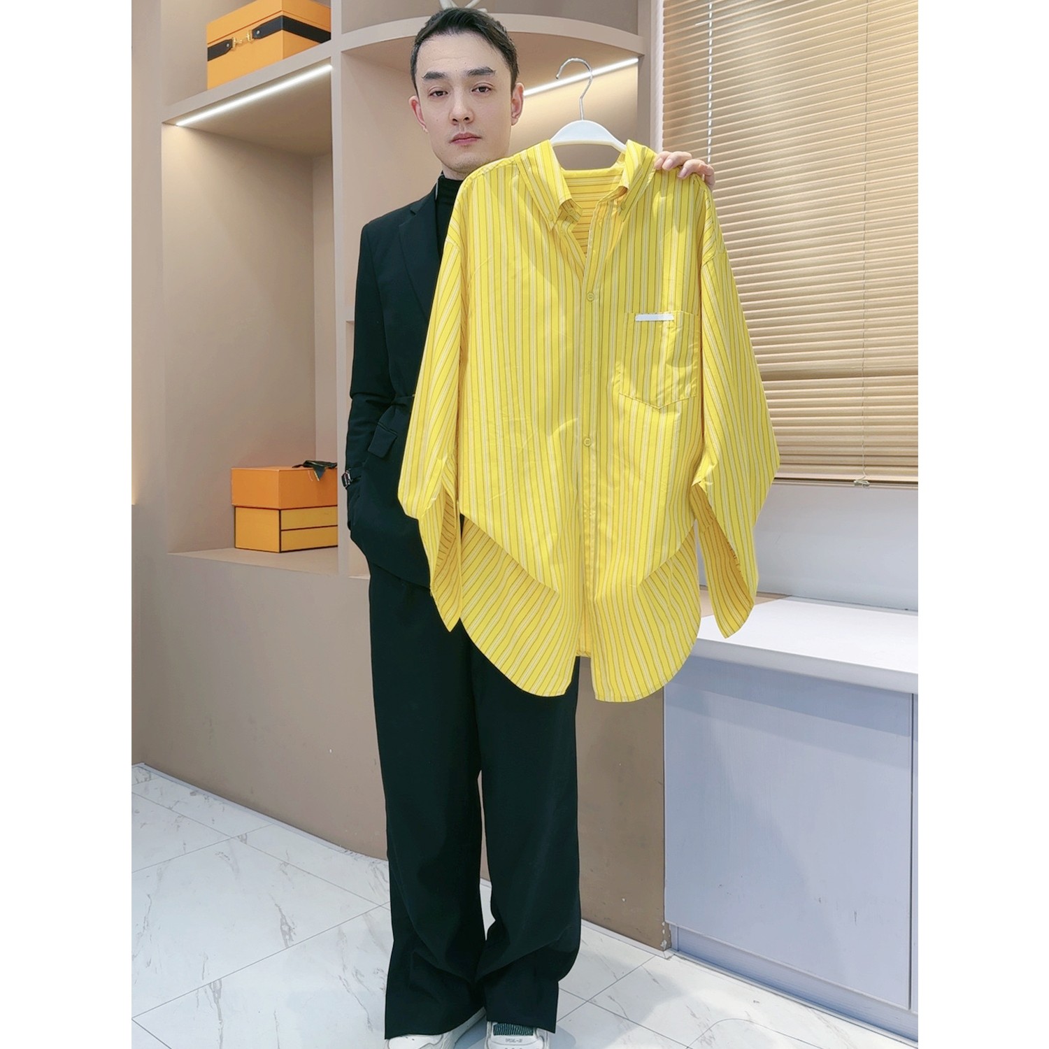 【LIANG哥定制】春季韩版洋气别致法式小众鹅黄色宽松条纹衬衫2732A