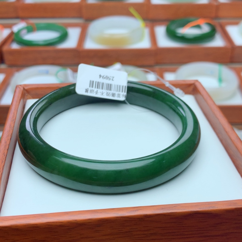 【闪购商品】和田玉手镯未镶嵌60 61