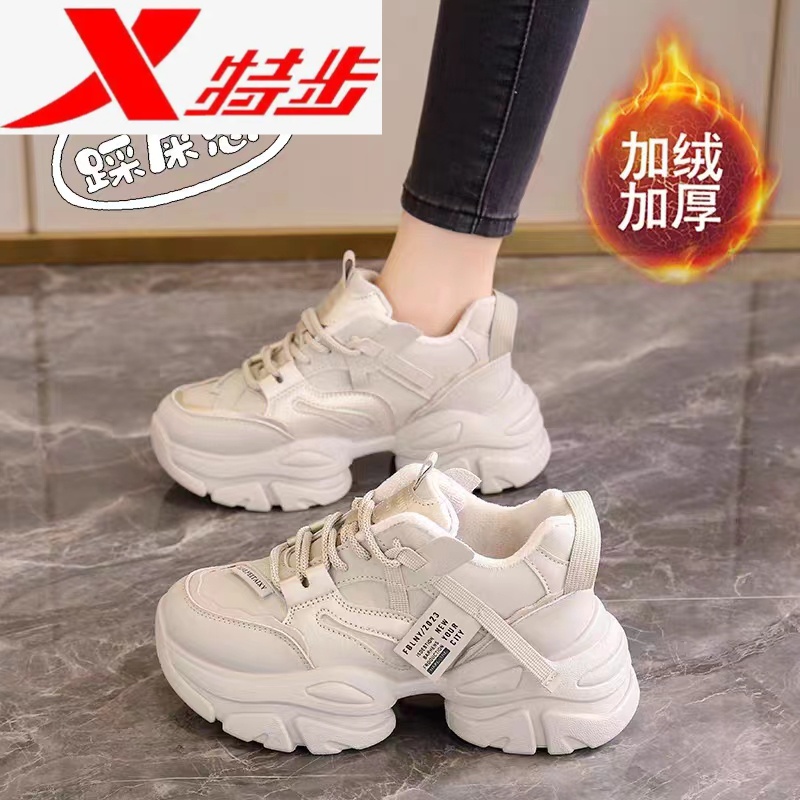 特步断码厚底显脚小老爹鞋女2023冬新款保暖厚底增高运动鞋踩屎感