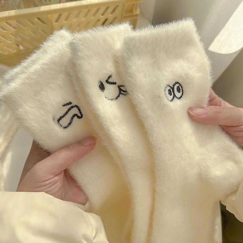 白色袜子女秋冬季保暖水貂绒睡眠居家袜刺绣搞怪表情冬天女士中筒