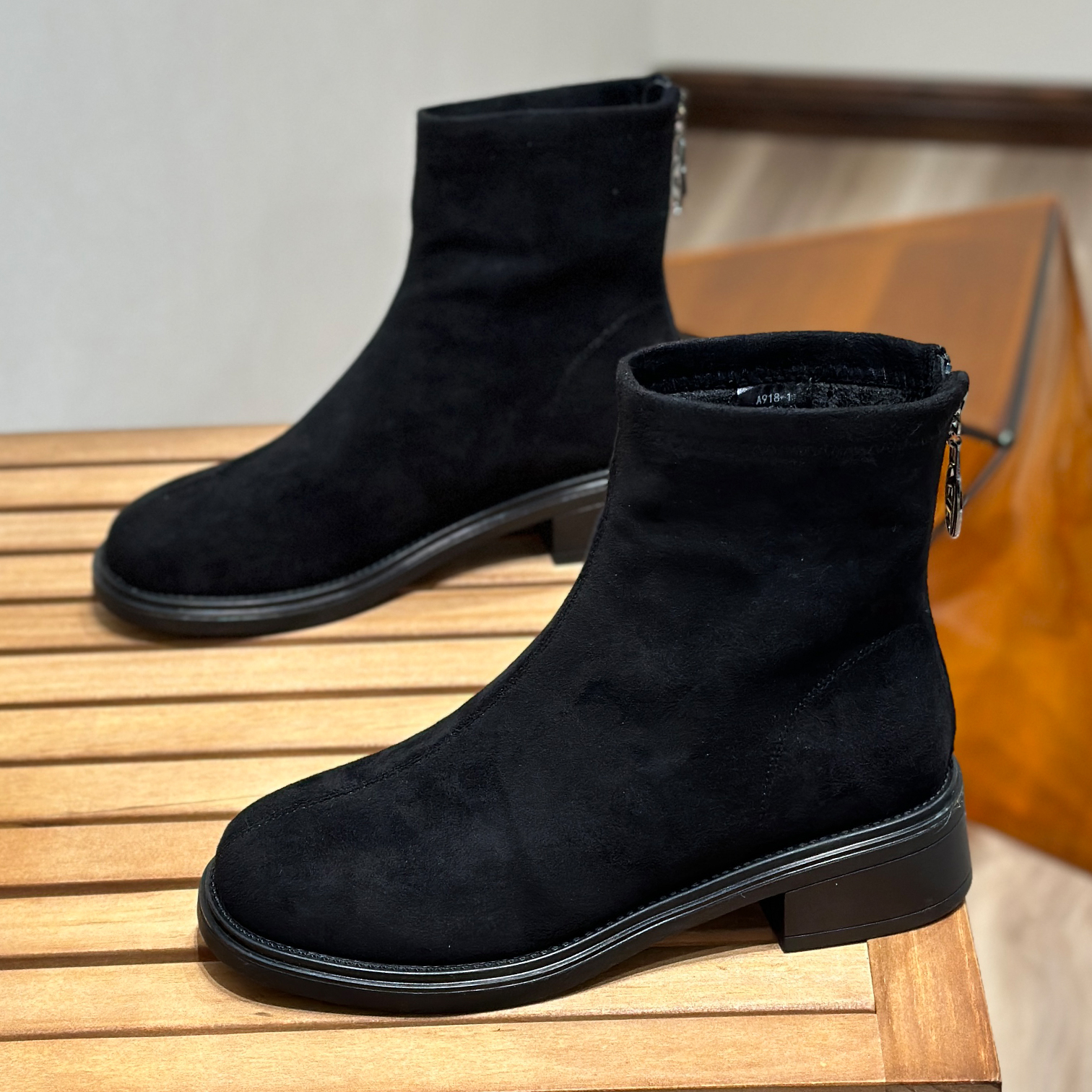 红蜻蜓牌韩版时尚绒面冬季加绒粗跟短靴女2023年新款切尔西靴瘦瘦