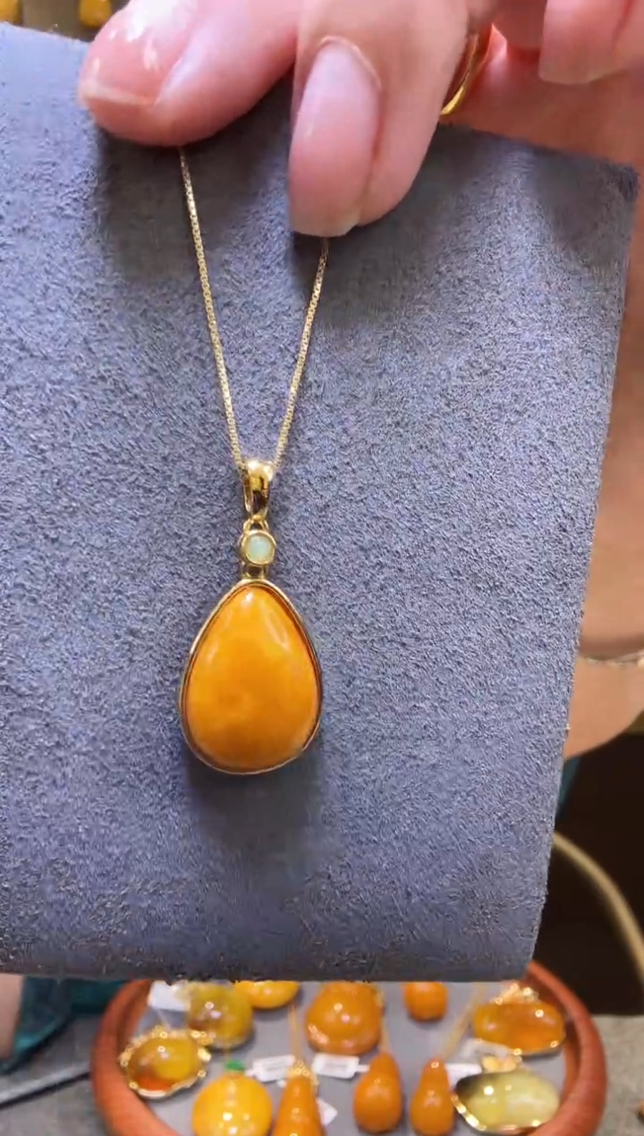 【闪购商品】蜜蜡吊坠(赠链)银S925镀金镶嵌D497蜜蜡吊坠