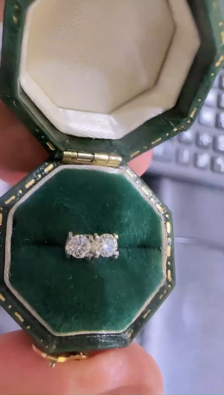 【闪购商品】钻石耳饰18K金镶嵌精选01-牛头耳钉30分