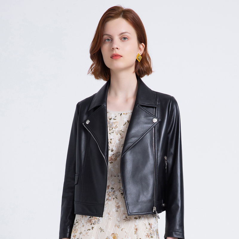 FINITY2022年冬季新款皮衣女时尚真皮翻领黑色休闲漆皮F21UC4826V