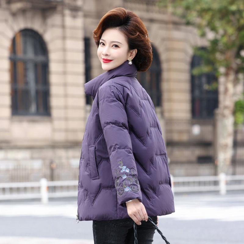 雅鹿妈妈装羽绒服女短款2023新款中小个子中老年保暖休闲洋气冬季