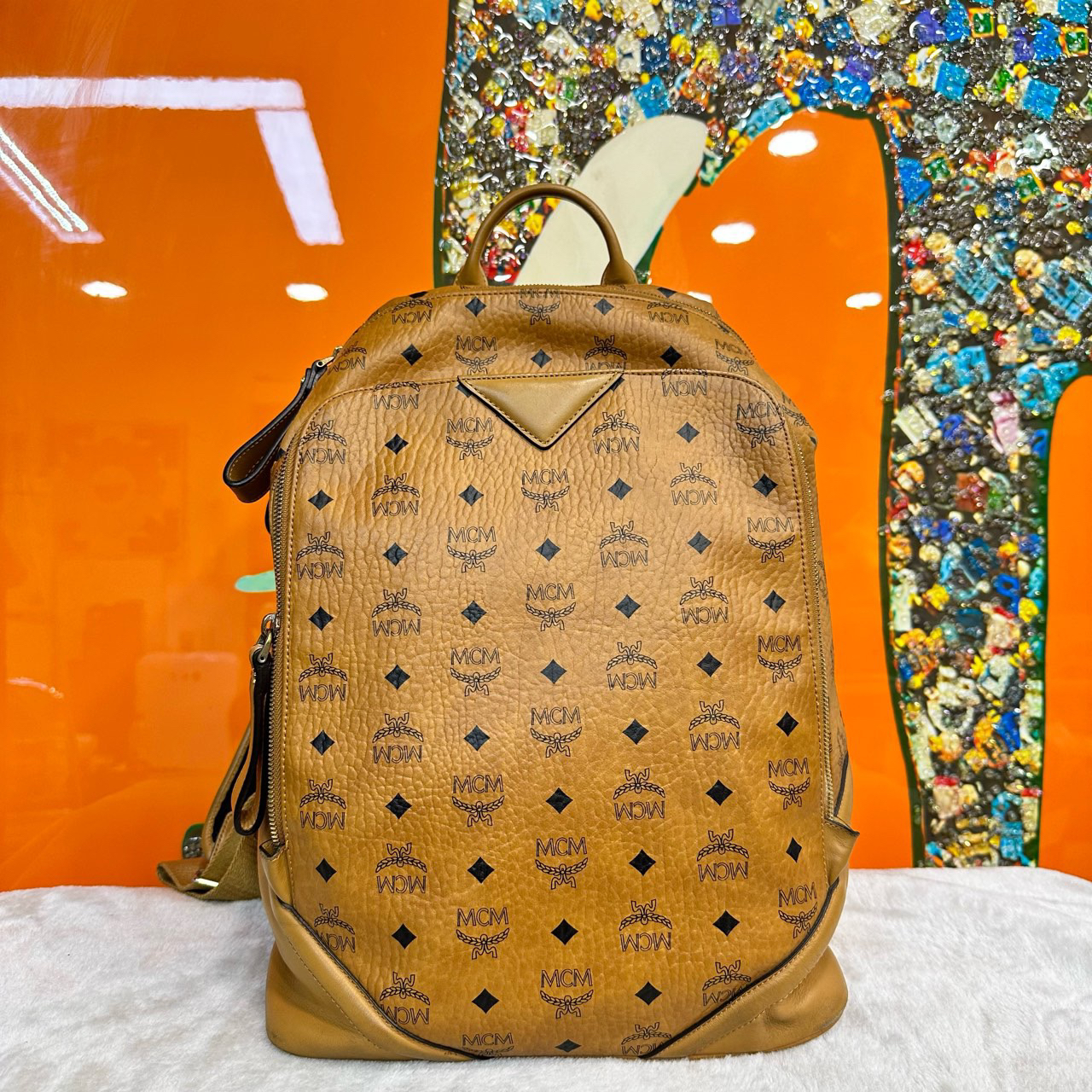 95新 MCM MCM干邑色双肩包 中号。
