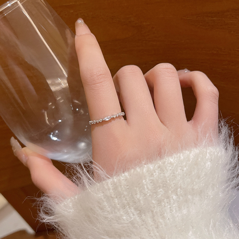 银色微镶锆石素圈戒指女高级感小众气质网红食指戒