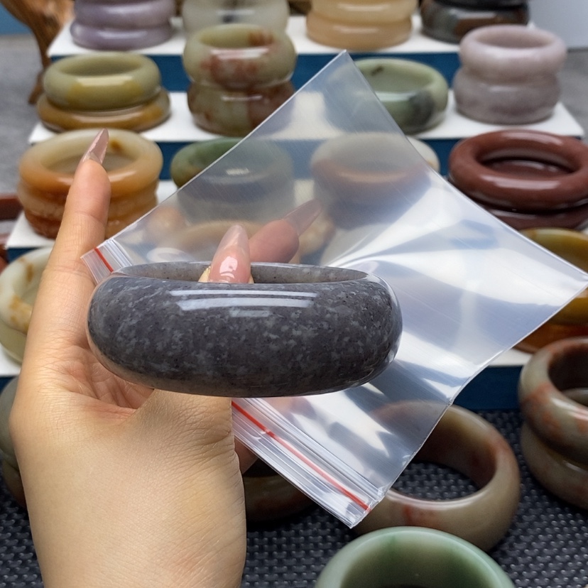 【闪购商品】石英质玉手镯未镶嵌朱*
