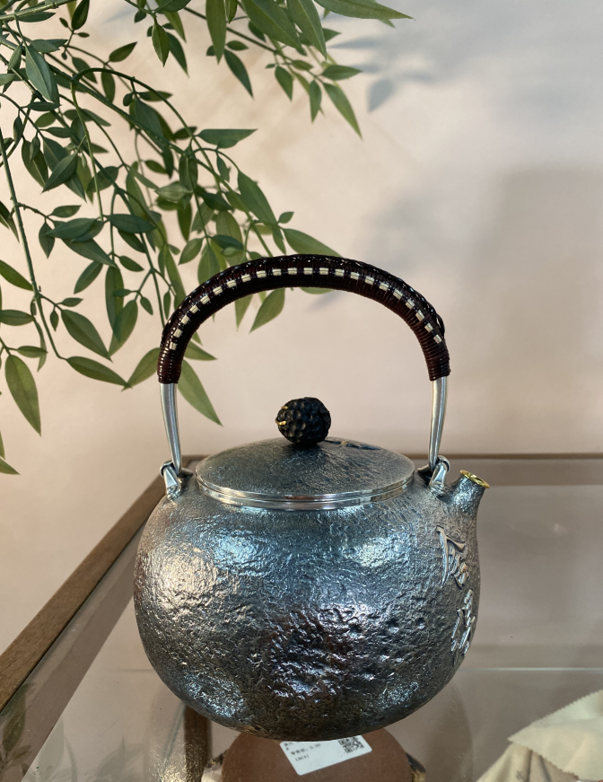 手工艺品名匠优选黑木钮补丁岩纹錾刻舍得包金嘴提梁MJYXA1290
