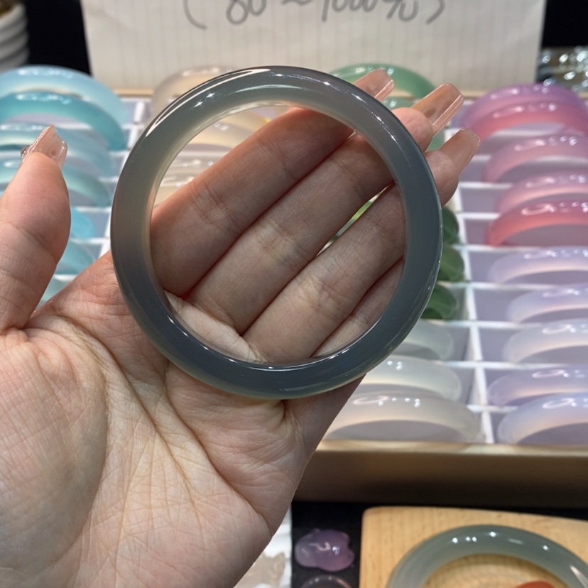 【闪购商品】玛瑙/玉髓手镯未镶嵌轻****山