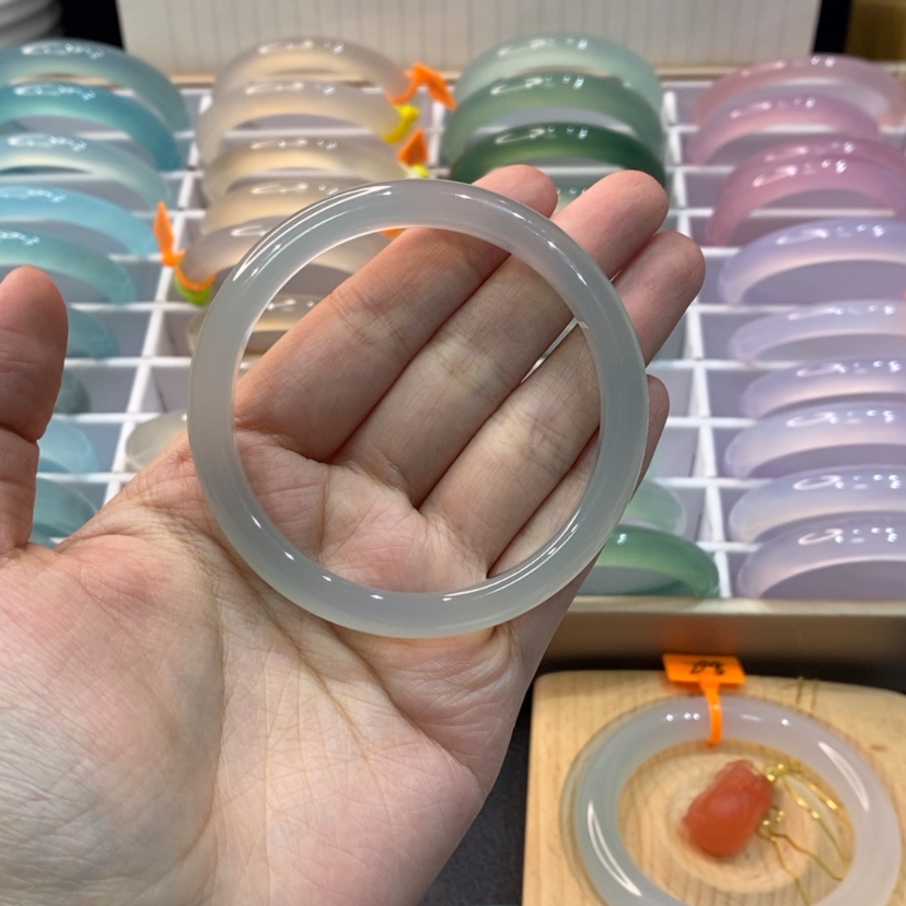 【闪购商品】玛瑙/玉髓手镯未镶嵌小****塞