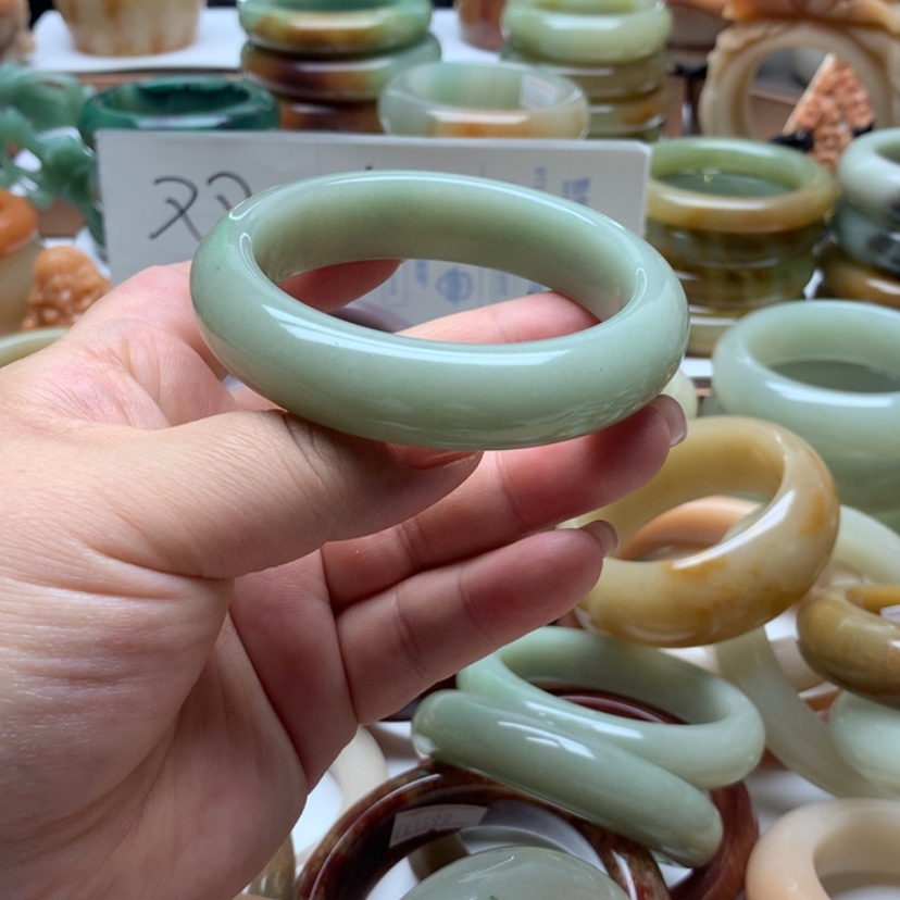 【闪购商品】石英质玉手镯未镶嵌淑*
