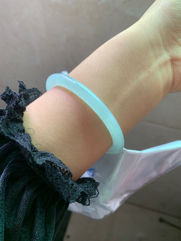 天然缅甸翡翠A货58圈口冰蓝