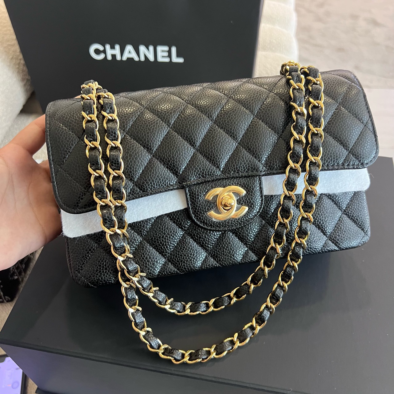 全新未使用 Chanel/香奈儿 黑金CF小号鱼子酱牛