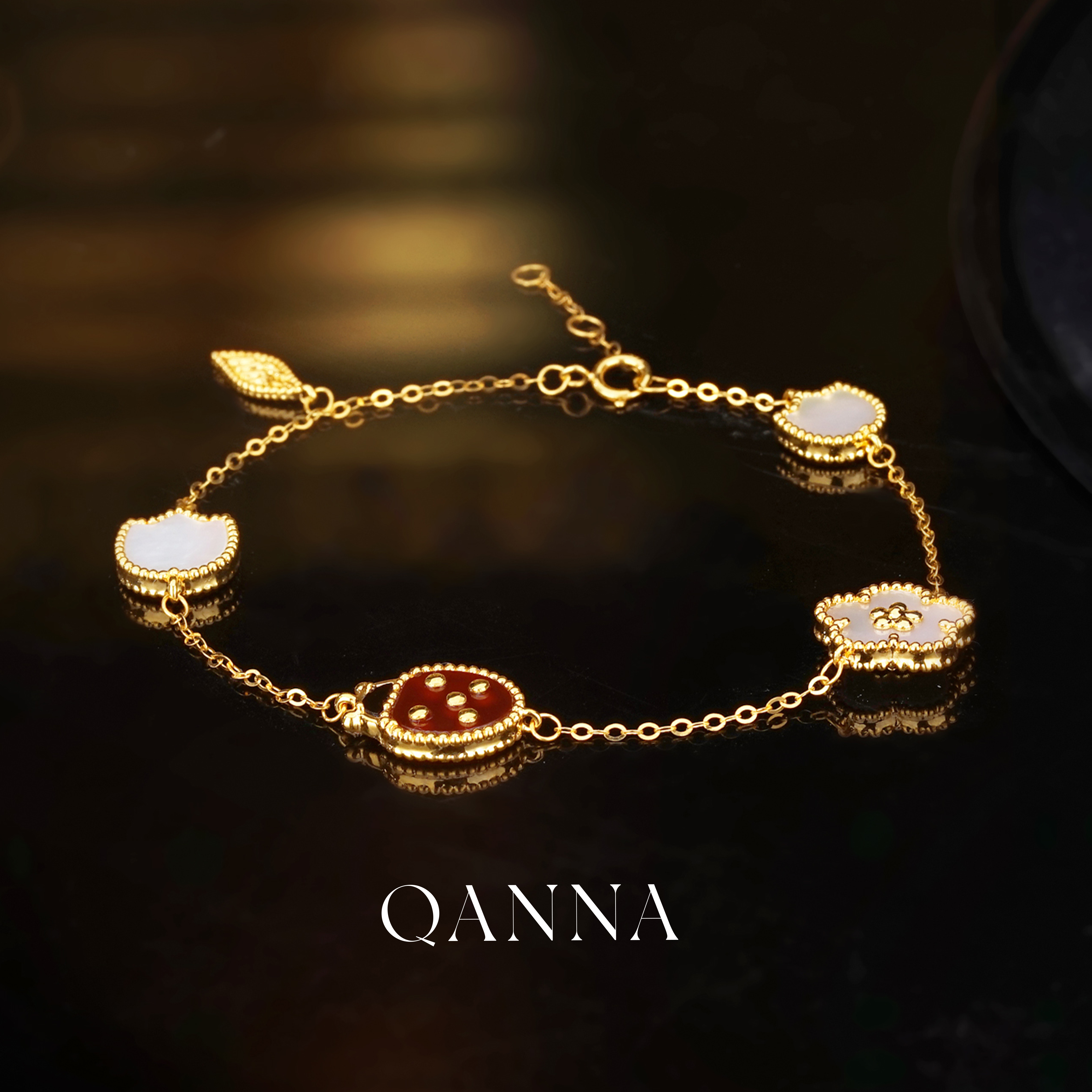 QANNA【福利】18K金甜美小清新小瓢虫手链 花朵 甲壳虫 叶子
