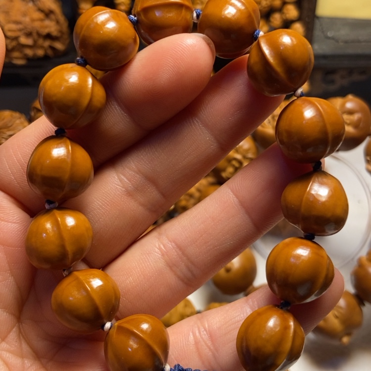 【闪购商品】橄榄核吊坠鲨鱼背