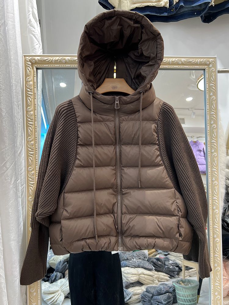 鸭鸭2023新款针织毛线袖拼接羽绒服女短款连帽时尚洋气显瘦白鸭绒