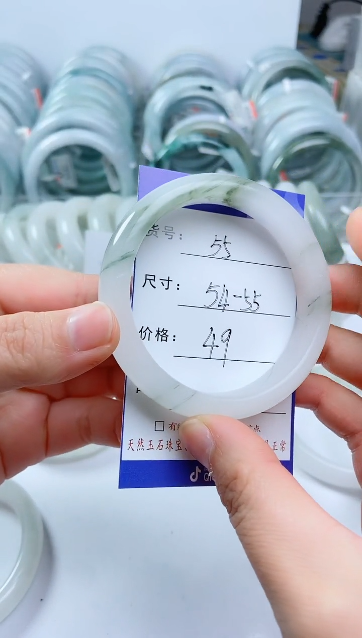 【闪购商品】石英质玉手镯未镶嵌55