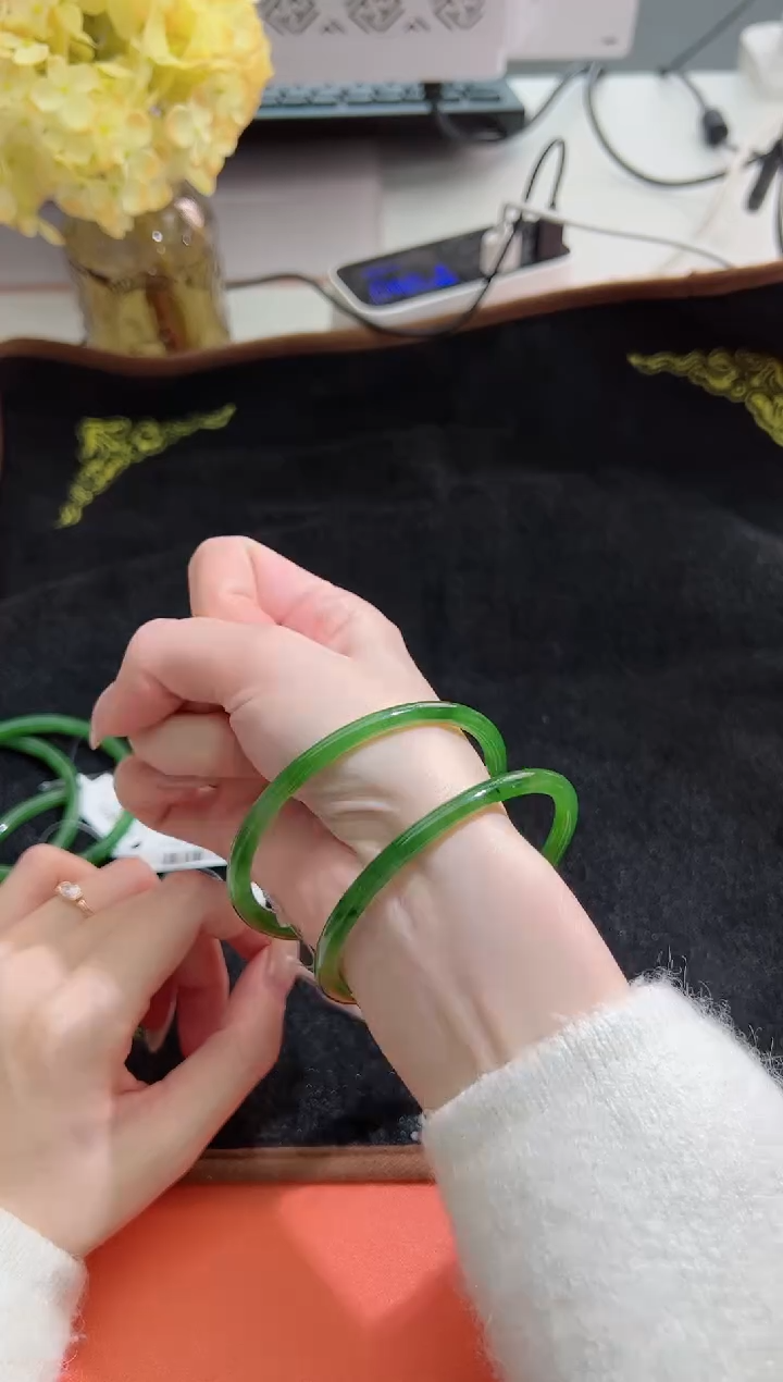 【闪购商品】和田玉手镯未镶嵌清 多样性发一 54圈