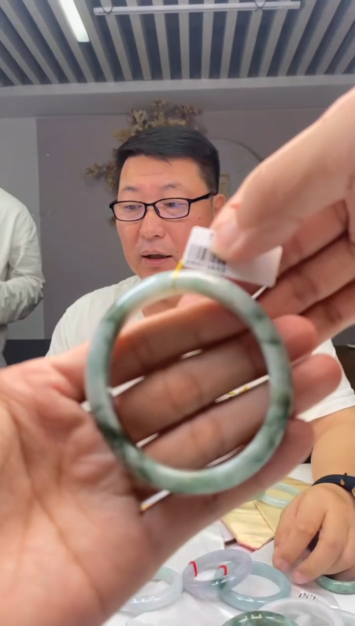 【闪购商品】翡翠手镯未镶嵌圈口52-54 编号2652