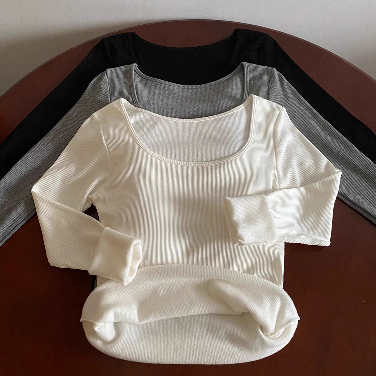 庆同秋冬新款磨毛长袖T恤保暖内衣女一体胸垫防寒加厚内搭方领打