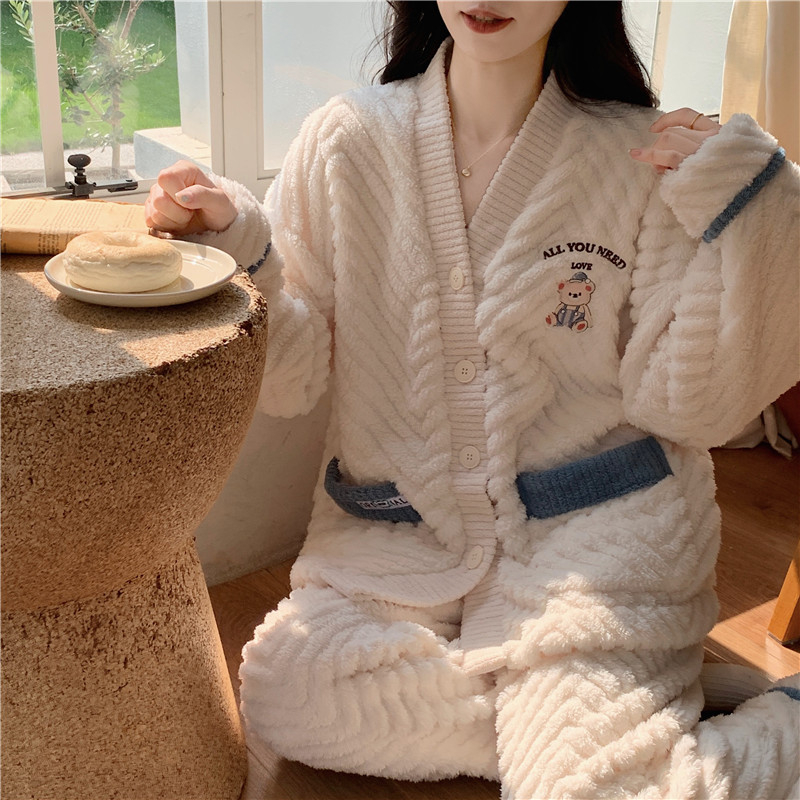 冬季新款秋冬睡衣女珊瑚绒加厚可爱卡通V领外穿法兰绒家居服套装