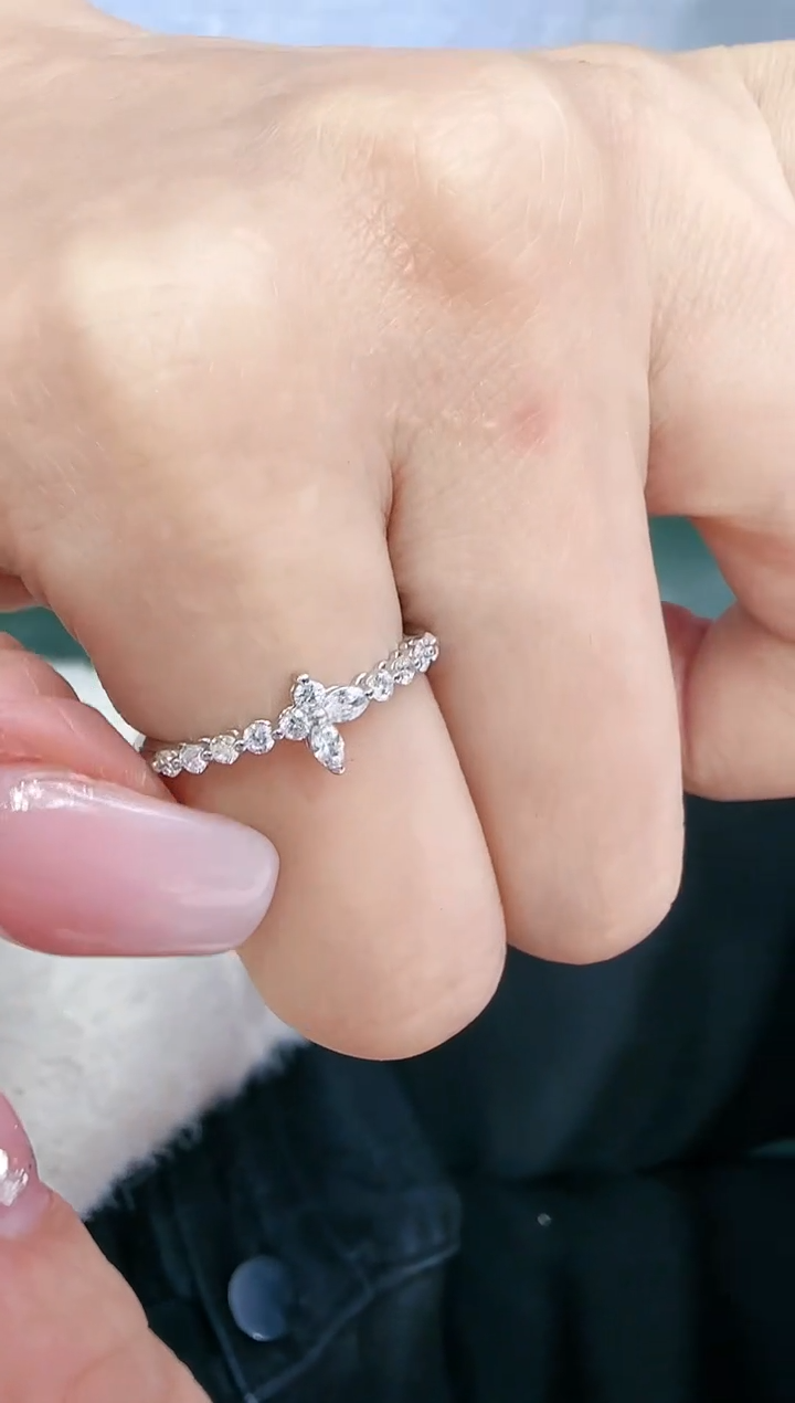 【闪购商品】钻石马眼蝴蝶戒指18K金镶嵌K白圈口备注