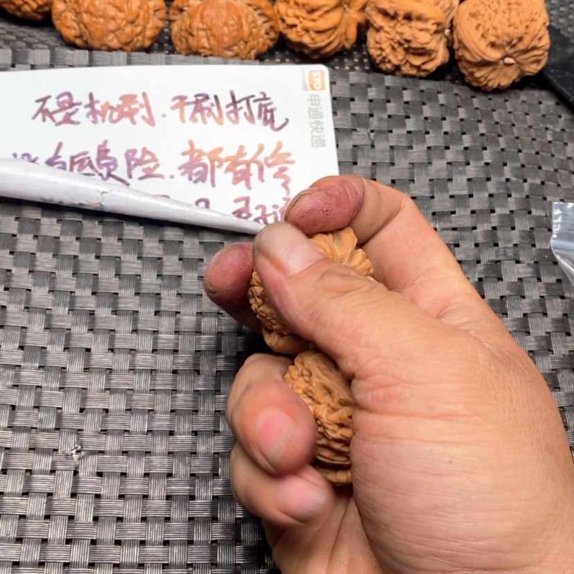 【闪购商品】文玩核桃把件岁**声