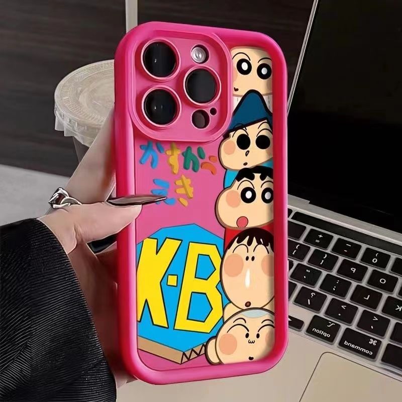小新春日部防卫队苹果15手机壳iPhone14防摔保护13/12卡通软壳11p