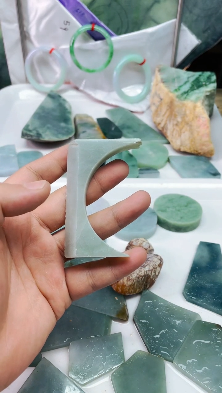 【闪购商品】翡翠颈饰未镶嵌翡翠